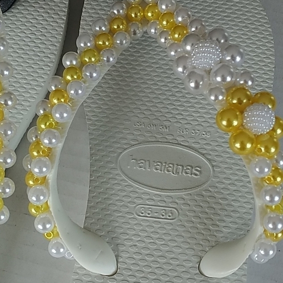 Havaianas White, Yellow & Silver  Pearls and Beaded Flowers Flip Flops 35/36 - Picture 6 of 9